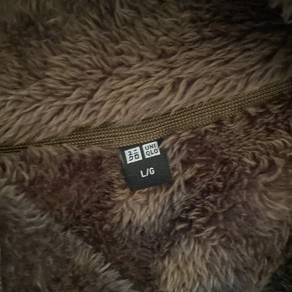 Uniqlo Windproof Outer Fluffy Yarn Fleece Parka in Dark Green. Size Large. - Picture 4 of 4